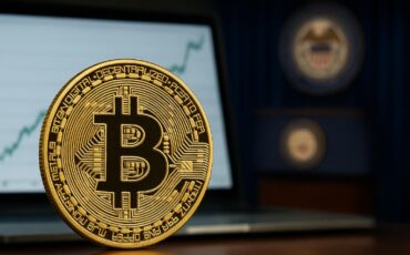 A_digital_photograph_features_a_gold_Bitcoin_coin_ صندوق بيتكوين BlackRock يجذب 356 مليون دولار