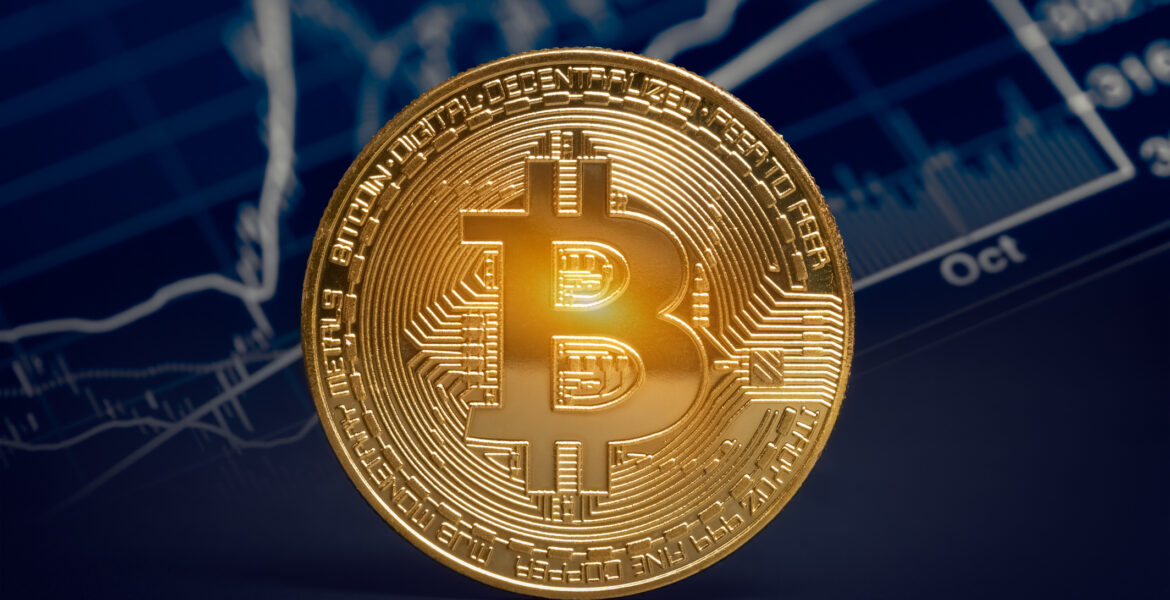 gold-coin-with-bitcoin-symbol-on-it-cryptocurrency-btc تراجع طفيف في سوق العملات الرقمية